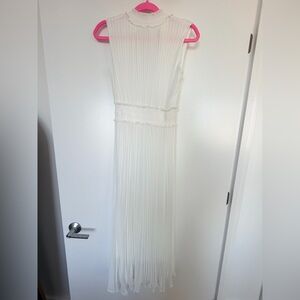 Chic White Sleeveless Maxi Dress